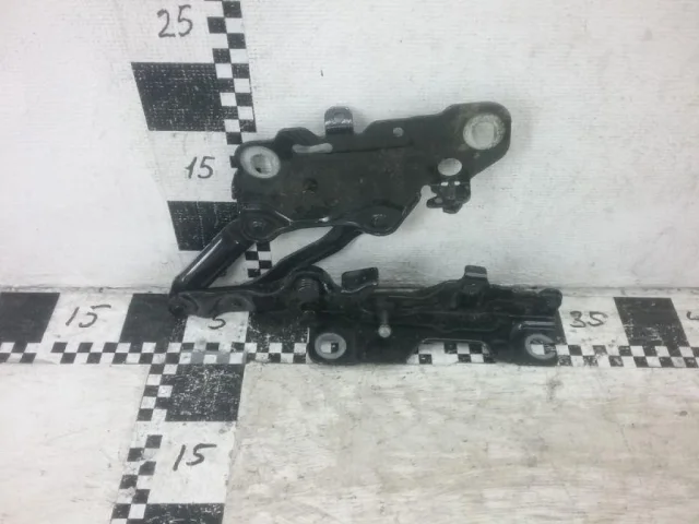 Петля капота правая для BMW X3 G01 2017-2023 на фотографиях