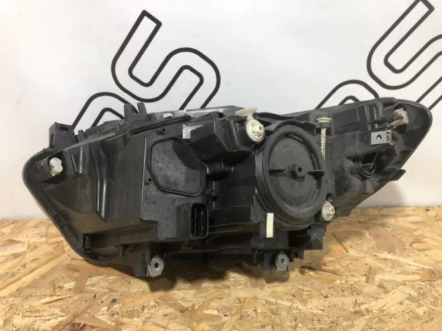 Фара правая для BMW 1er Ф20 2011-2015 на фотографиях