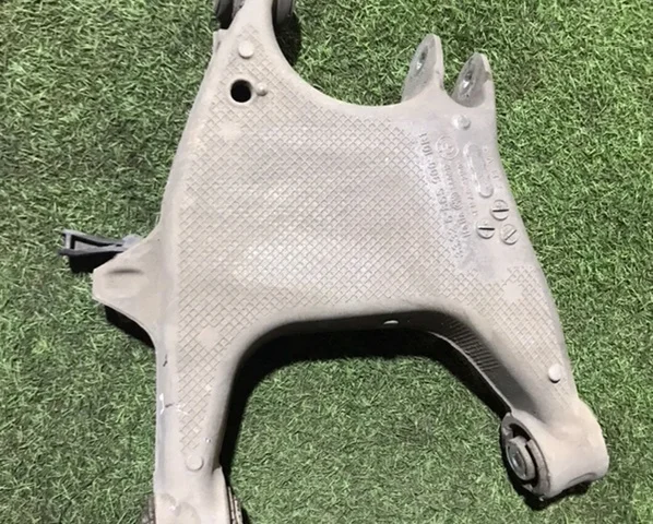 Качающийся рычаг левый для BMW 5er Ф10 2010-2013 на фотографиях