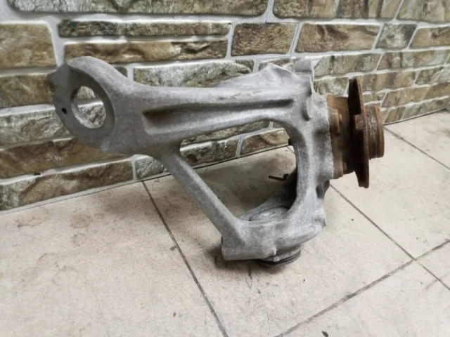 Цапфа задняя левая для Audi A6 C7 2010-2018 на фотографиях