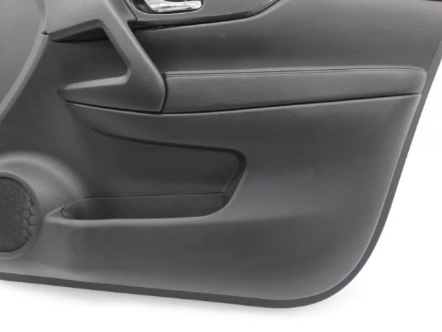 Уплотнитель передней правой двери для Nissan X-Trail T32 JDM 2013-2022 на фотографиях