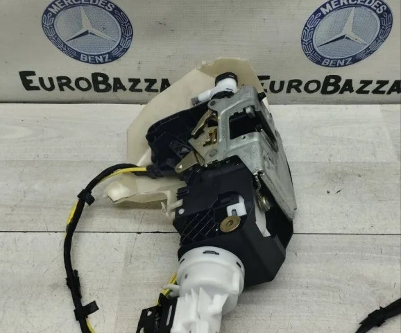 Замок задней правой двери для Mercedes-Benz S class W220 1998-2005 на фотографиях