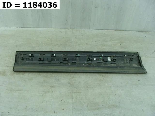 Накладка двери багажника для Volkswagen Touareg III (CR) 2018+ на фотографиях