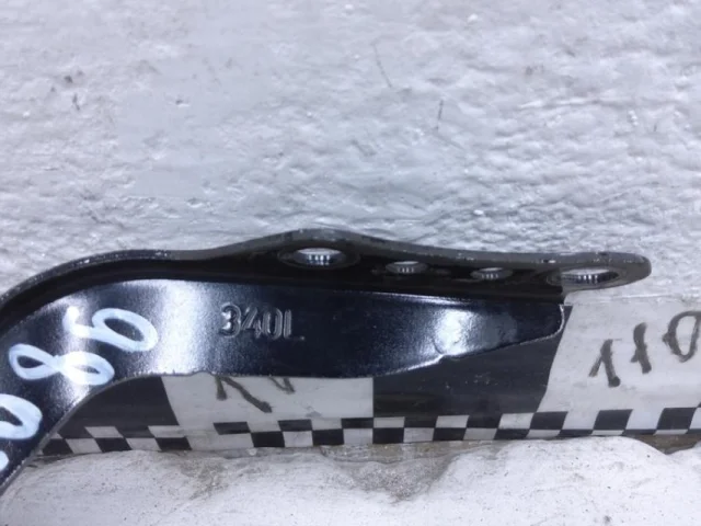 Петля капота левая для Toyota RAV4 XA40 rest 2015-2019 на фотографиях