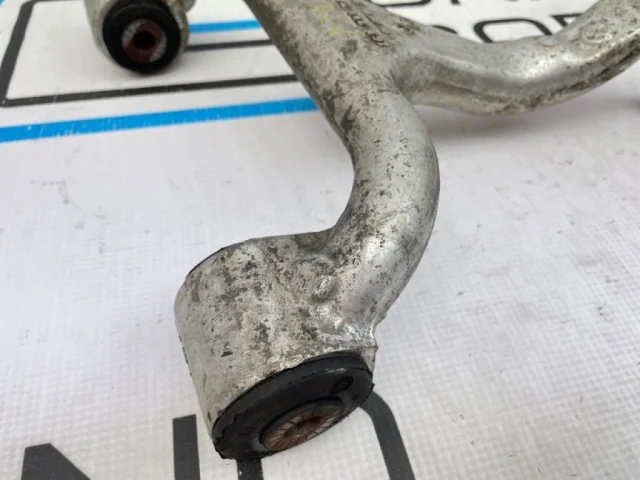 Рычаг передний левый верхний для Mercedes-Benz M class W163 1998-2005 на фотографиях