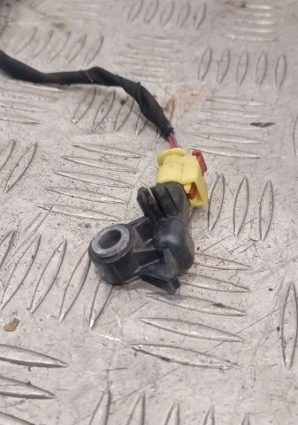 Датчик лобового удара для Audi A4 B9 2015+ на фотографиях