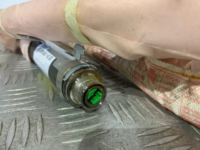 Шторка безопасности правая для Citroen C4 Хэтчбек 2010-2016 на фотографиях