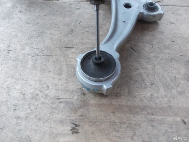 Рычаг передний правый верхний для Nissan Teana J32 2008-2013 на фотографиях