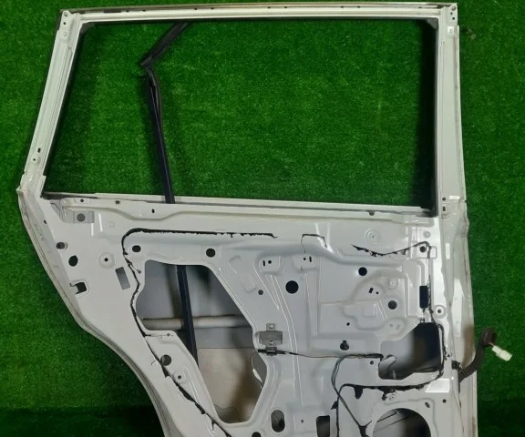 Двери для Subaru Legacy Универсал BR/B14 2009-2015 на фотографиях