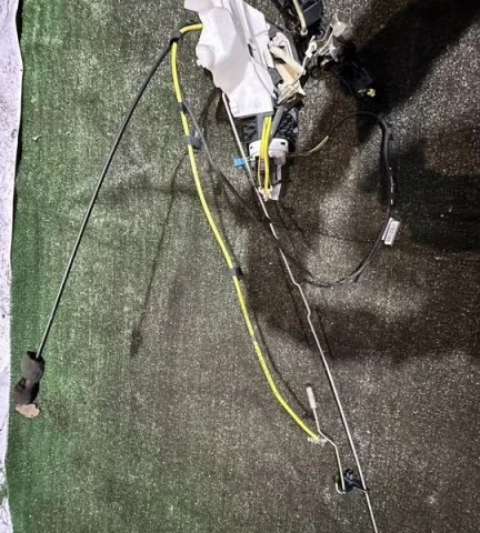 Замок задней левой двери для Mercedes-Benz S class W220 1998-2005 на фотографиях