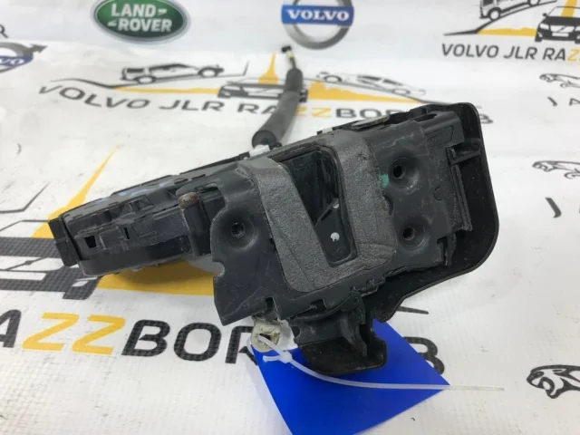 Уплотнитель передней правой двери для Land Rover Discovery L319 2009-2013 на фотографиях