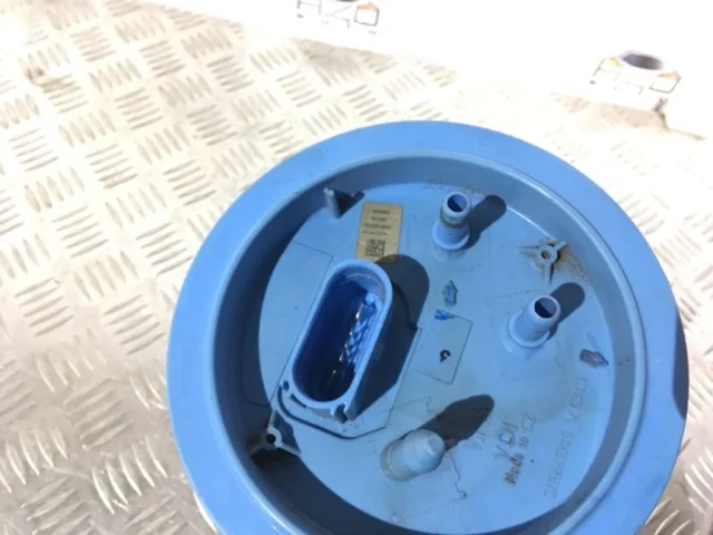 Корпус бензонасоса для Skoda Octavia A5 на фотографиях