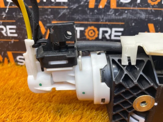 Замок передней правой двери для Mercedes-Benz S class W220 1998-2005 на фотографиях