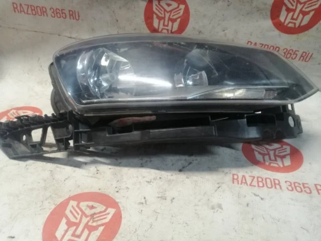 Фара правая для Volkswagen Polo V (6R) 2009-2014 на фотографиях