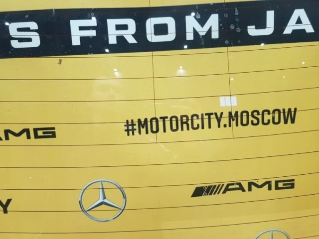 Стекло заднее для BMW 7er Е38 1994-2001 на фотографиях