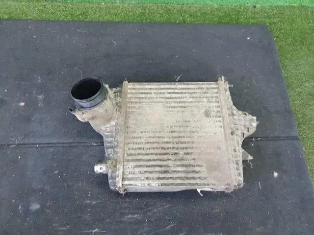 Интеркулер левый для Audi Q8 4M 2018-2023 на фотографиях