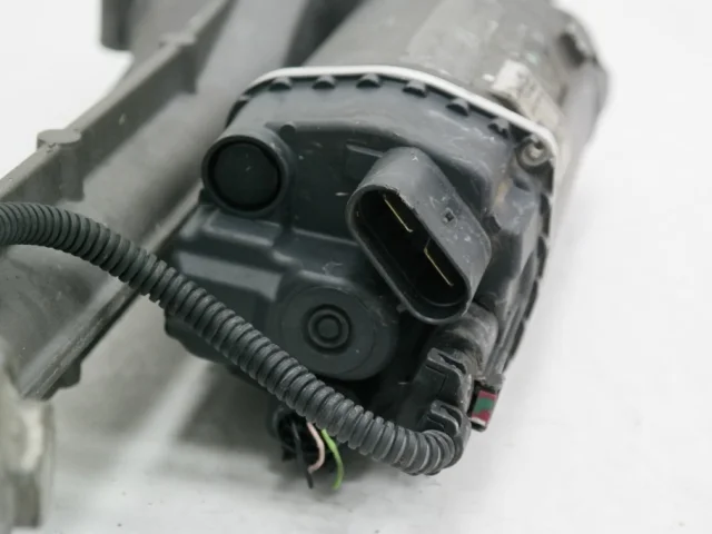 Рулевая рейка для Audi A4 B9 2015+ на фотографиях