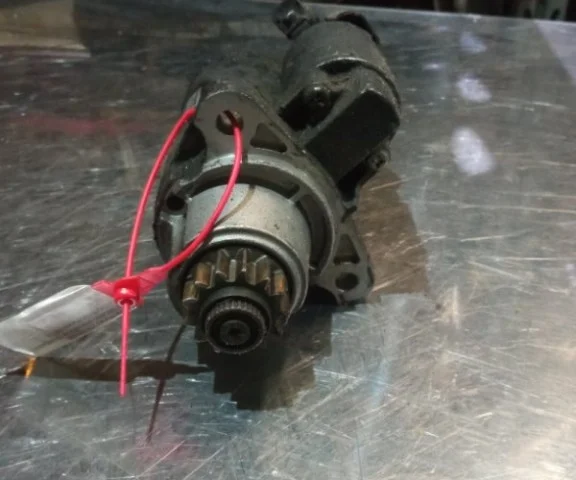 Стартер для Nissan Teana J31 2003-2007 на фотографиях