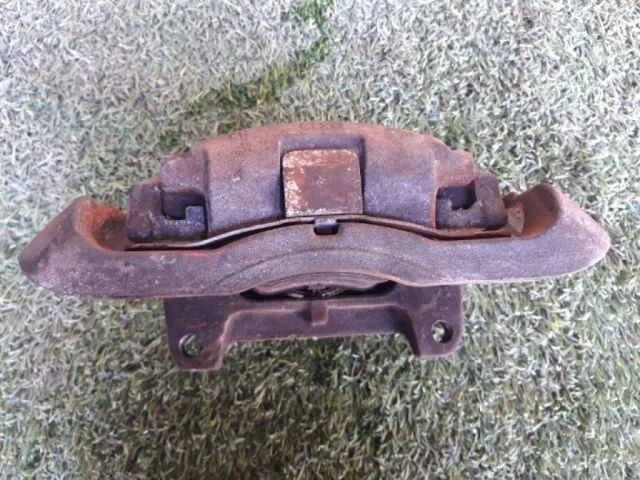 Суппорт передний левый для Audi A6 C6 Avant 2004-2011 на фотографиях