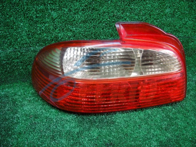 Фонарь левый для Toyota Avensis Седан T220 1997-2003 на фотографиях