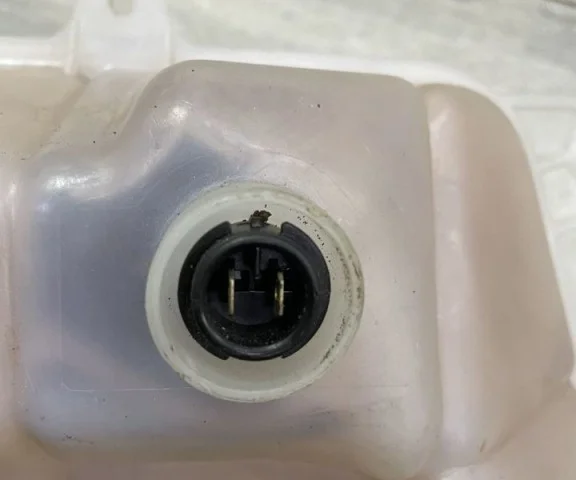 Расширительный бачок радиатора для Audi A4 B7 Avant 2004-2008 на фотографиях