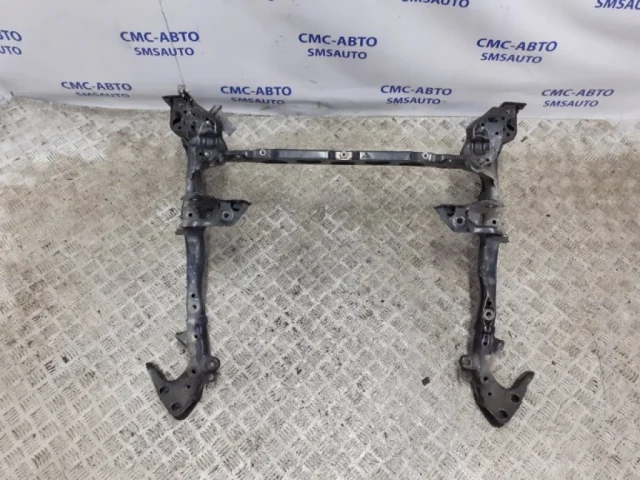 Подрамник двигателя для Audi A7 4G 2010-2014 на фотографиях