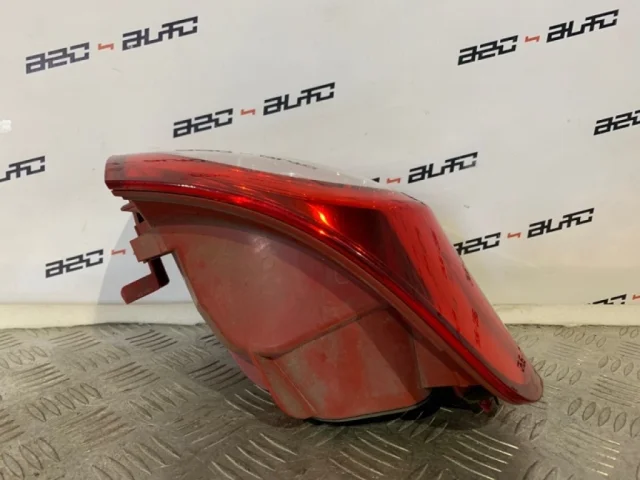 Фары для Volkswagen Passat Variant (B6, Typ 3C) 2004-2010 на фотографиях