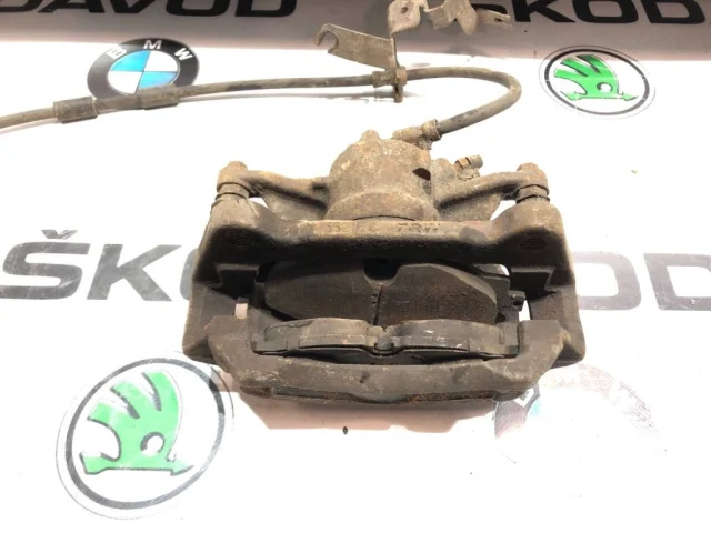 Суппорт передний левый для Skoda Octavia A7 на фотографиях