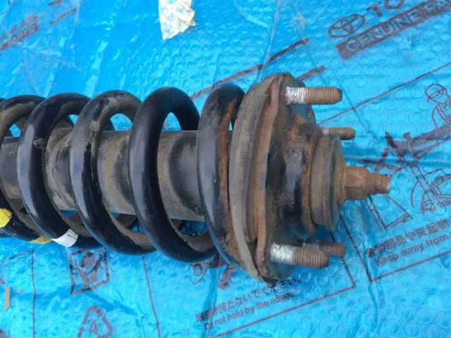 Амортизатор кабины пружинный передний левый для Toyota Land Cruiser 200 2007-2015 на фотографиях