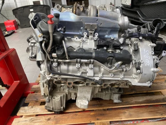 Двигатель без навесного для Mercedes-Benz C class C205 2014-2020 на фотографиях