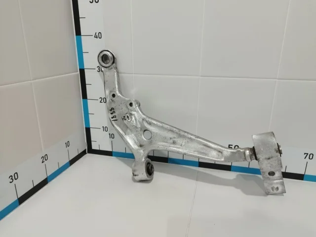 Качающийся рычаг правый для Nissan X-Trail T30 JDM 2000-2007 на фотографиях