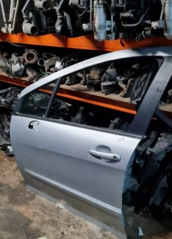 Накладка на дверь передняя левая для Peugeot 308 T7 Хэтчбек 2007-2014 на фотографиях