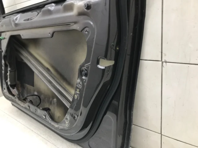 Дверь передняя правая для Volkswagen Passat Variant (B6, Typ 3C) 2004-2010 на фотографиях