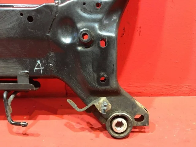 Подрамник двигателя для Ford Galaxy CD340 2006-2015 на фотографиях