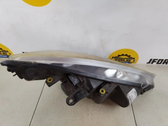 Фары для Ford Galaxy CD340 2006-2015 на фотографиях