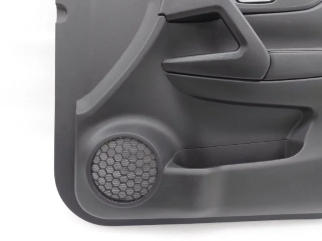 Уплотнитель передней правой двери для Nissan X-Trail T32 JDM 2013-2022 на фотографиях