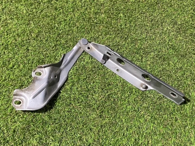 Петля капота левая для Audi A7 4G 2010-2014 на фотографиях