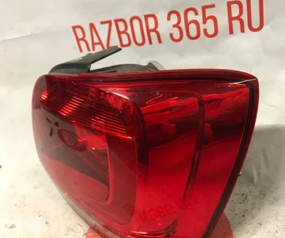 Фонарь правый для Volkswagen Polo V (6R) 2009-2014 на фотографиях