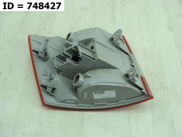 Фонарь правый для Skoda Octavia A7 Tour на фотографиях