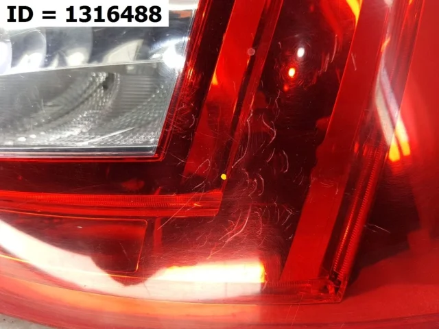 Фонарь правый для Skoda Octavia A7 Tour на фотографиях