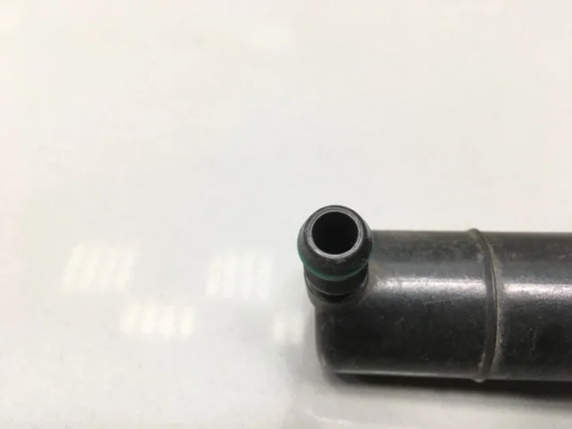 Форсунка фароомывателя правая для Mercedes-Benz C class C204 2008-2015 на фотографиях