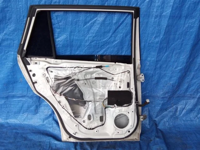 Двери для Subaru Legacy Универсал BR/B14 2009-2015 на фотографиях