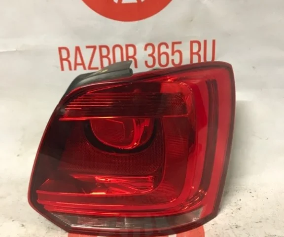 Фонарь правый для Volkswagen Polo V (6R) 2009-2014 на фотографиях