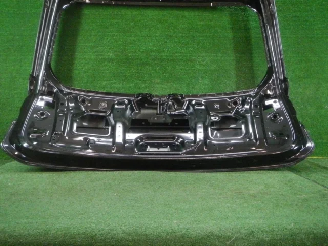 Дверь багажника для Volkswagen Touareg III (CR) 2018+ на фотографиях