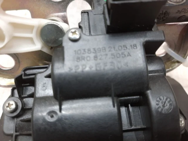 Замок багажника для Skoda Octavia A7 Tour на фотографиях