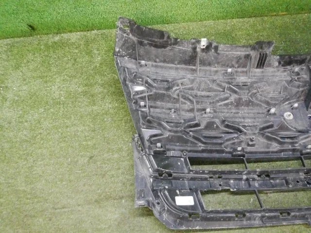 Решетка радиатора для Ford Explorer U502 rest 2014-2019 на фотографиях