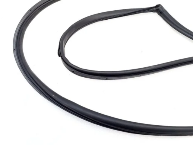 Уплотнитель задней левой двери для Kia Ceed 2 SW JD 2012-2016 на фотографиях