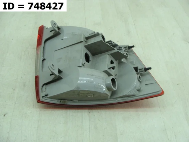 Фонарь правый для Skoda Octavia A7 Tour на фотографиях