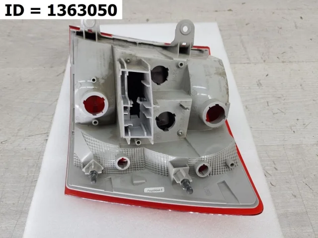 Фонарь левый для Skoda Octavia A7 Tour на фотографиях