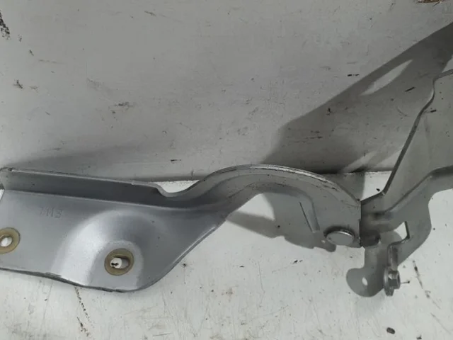 Петля капота левая для Nissan Almera G15 2012-2019 на фотографиях